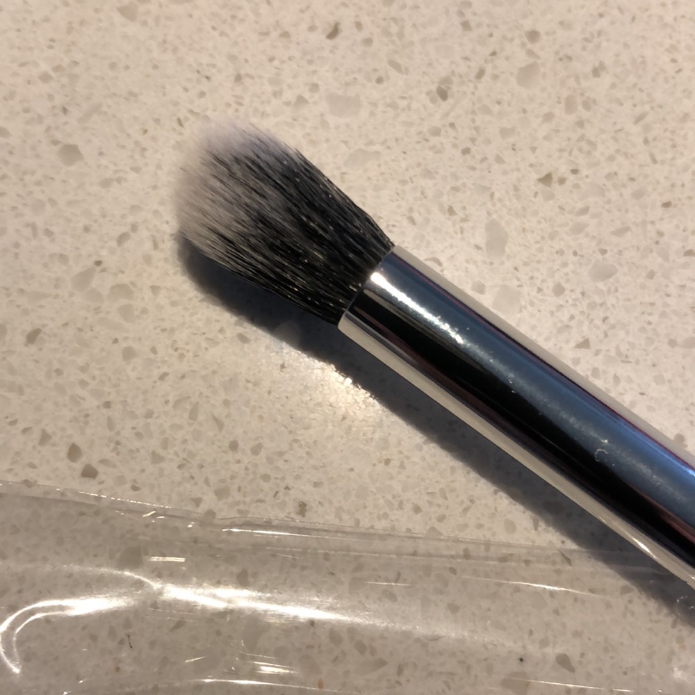 EB ELAINA BADRO Colourful holographic make-up eye shadow brush. New in plastic